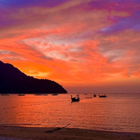 Blanco Beach Bar Hostel Phi Phi Adaları Dış mekan fotoğraf