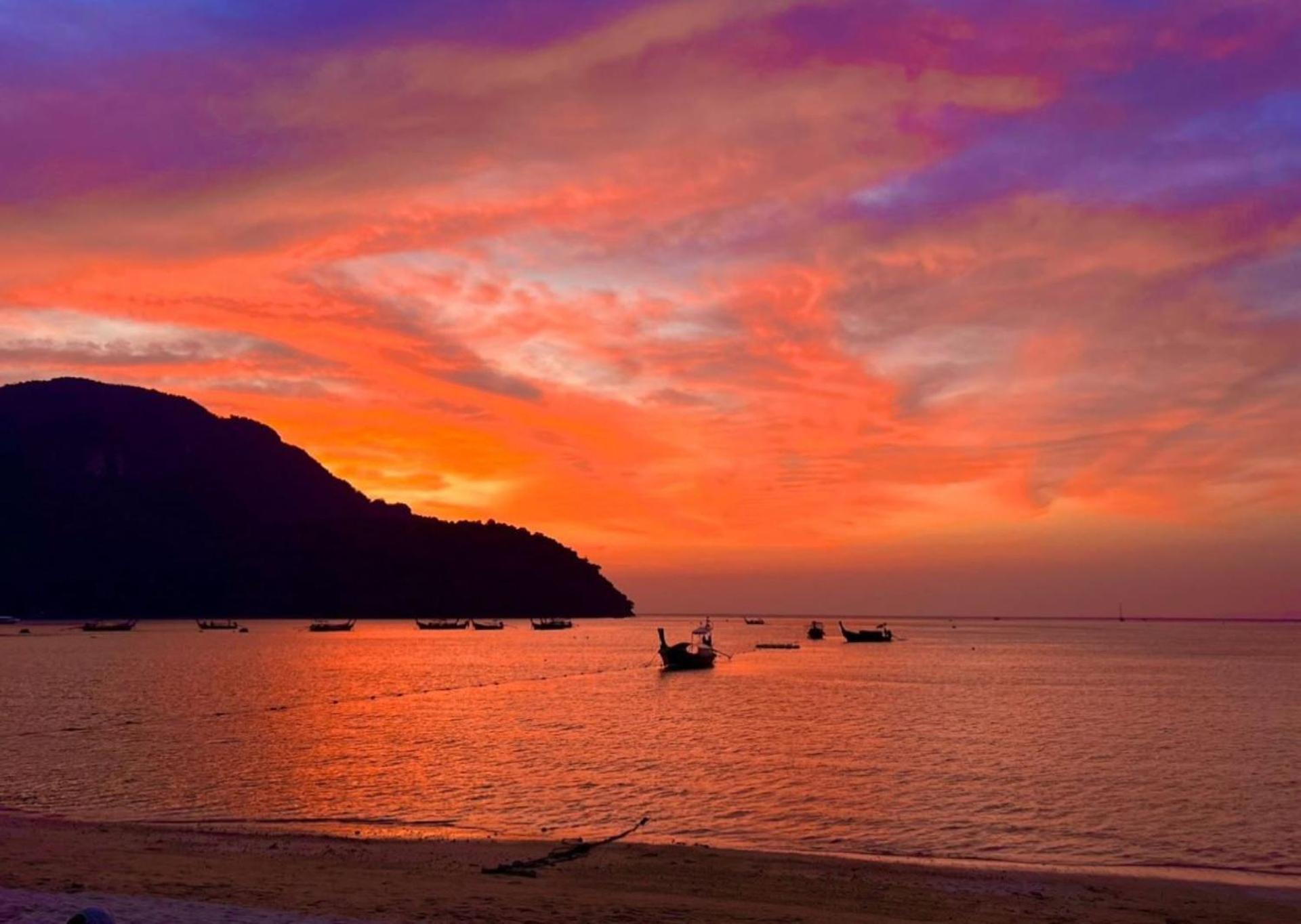 Blanco Beach Bar Hostel Phi Phi Adaları Dış mekan fotoğraf