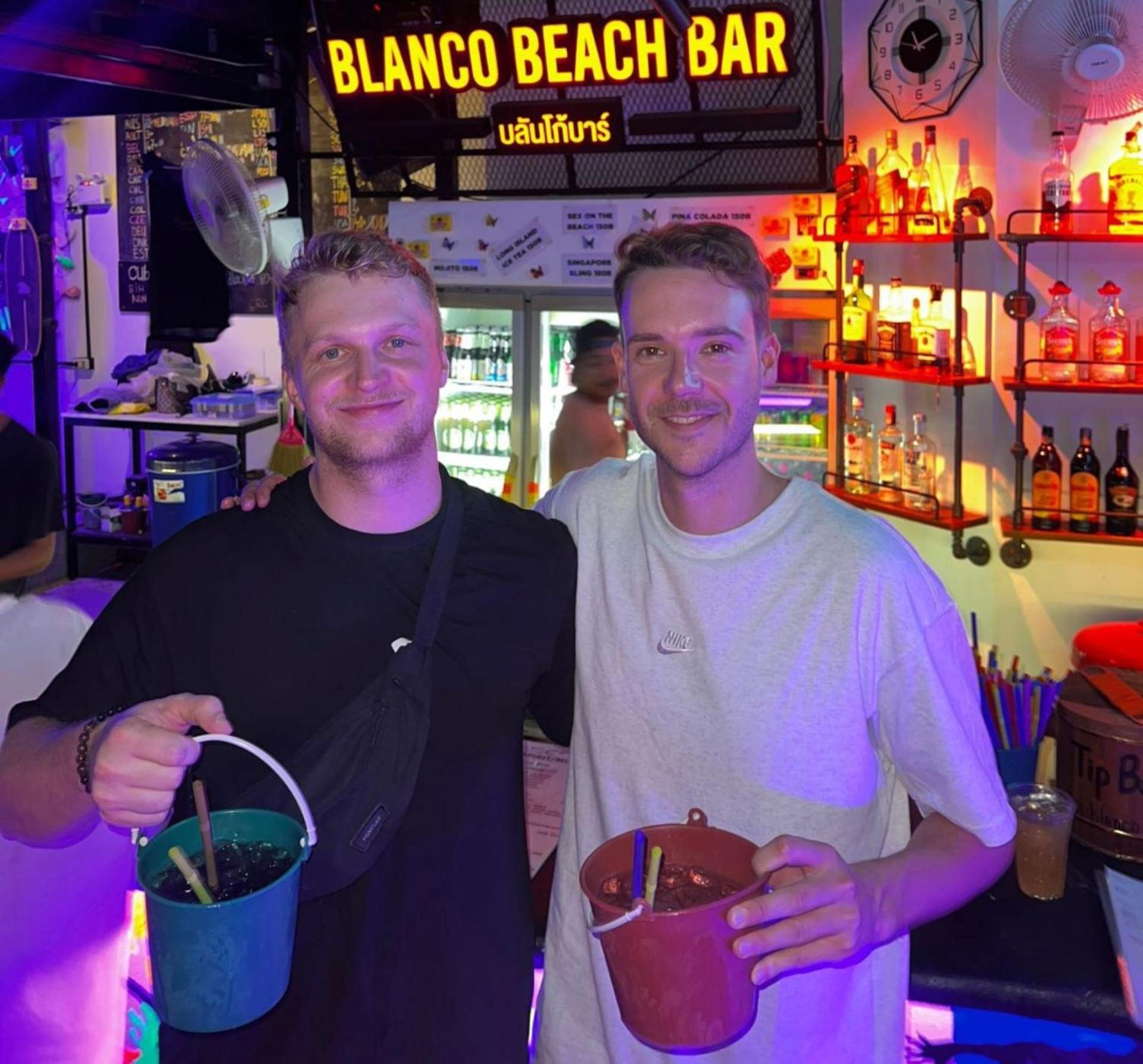 Blanco Beach Bar Hostel Phi Phi Adaları Dış mekan fotoğraf